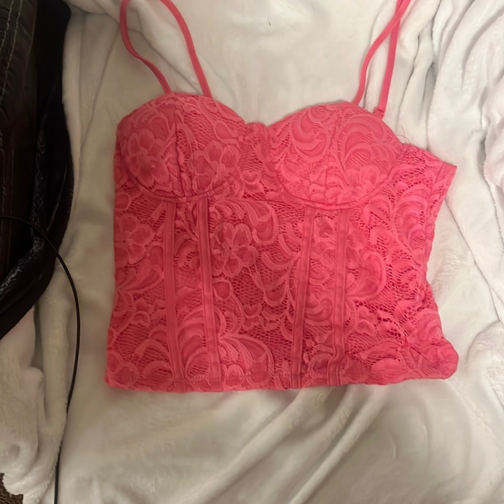 Lace pattern tank top